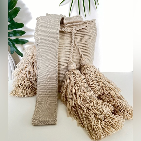 Beige Cream Handwoven Tassel Bucket Bag - Mochila Crossbody Bag - Trendy Bag - Picture 5 of 10